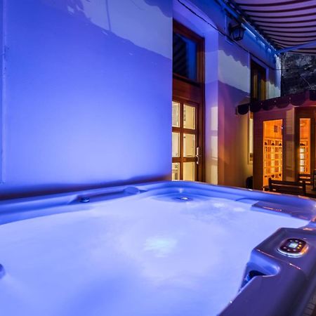 Wellness Wonderland: Garden, Sauna, Jacuzzi In Cbd Budapest Kültér fotó