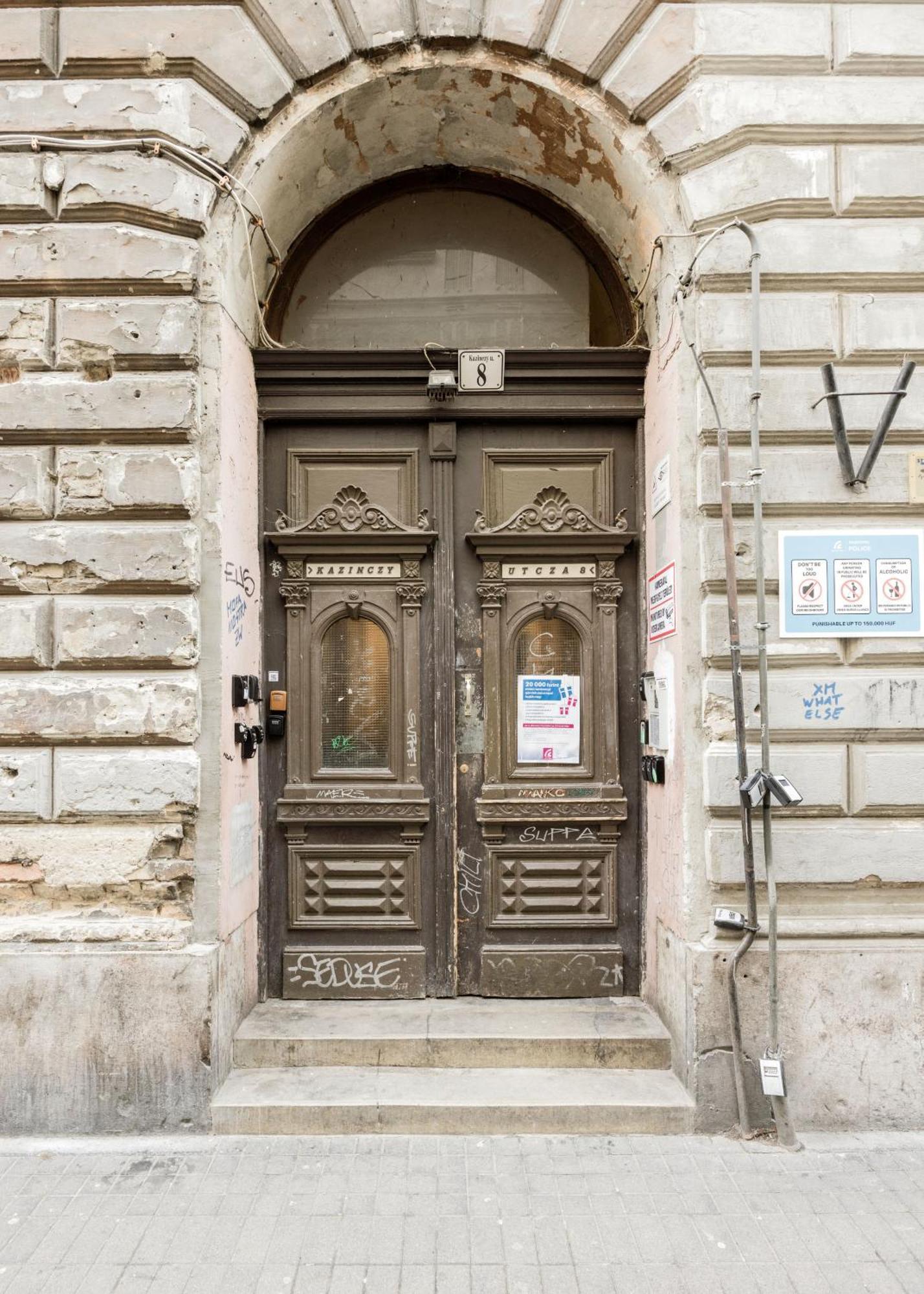 Wellness Wonderland: Garden, Sauna, Jacuzzi In Cbd Budapest Kültér fotó