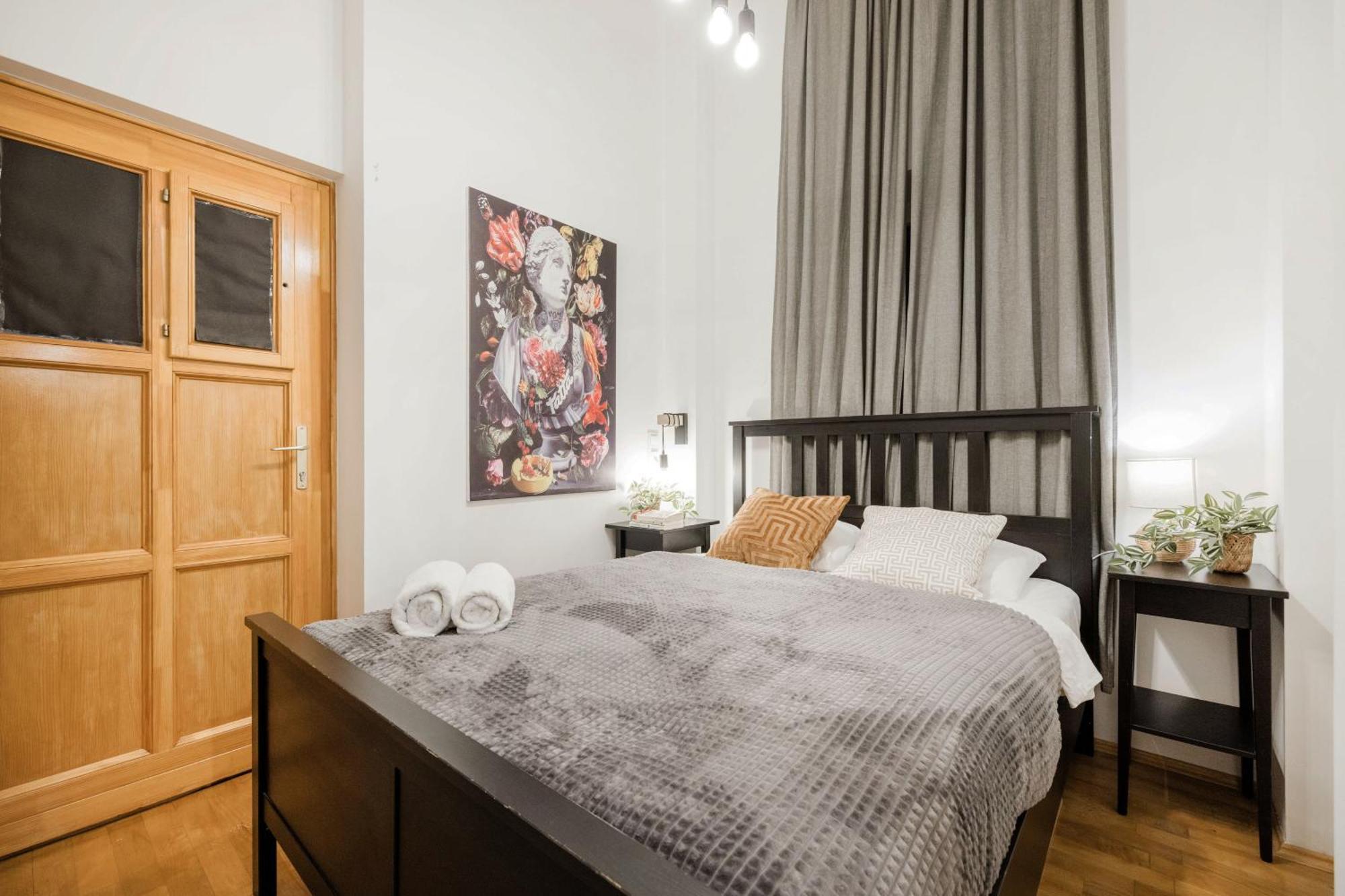 Wellness Wonderland: Garden, Sauna, Jacuzzi In Cbd Budapest Kültér fotó