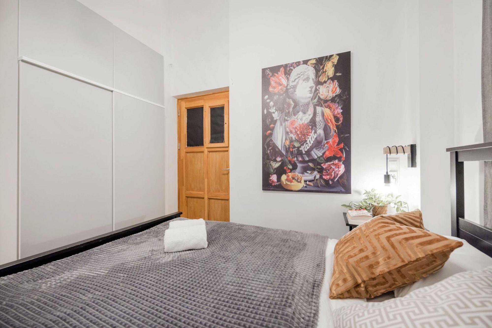 Wellness Wonderland: Garden, Sauna, Jacuzzi In Cbd Budapest Kültér fotó