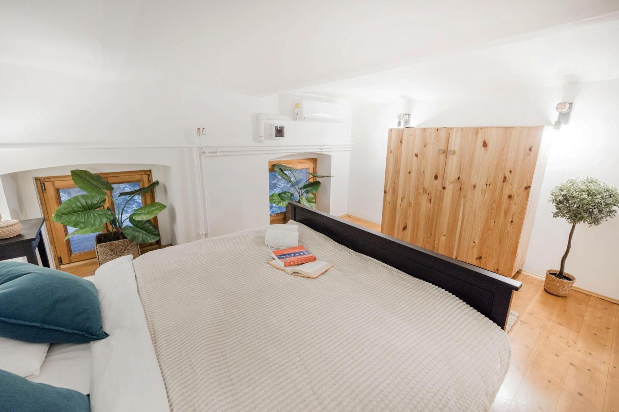 Wellness Wonderland: Garden, Sauna, Jacuzzi In Cbd Budapest Kültér fotó