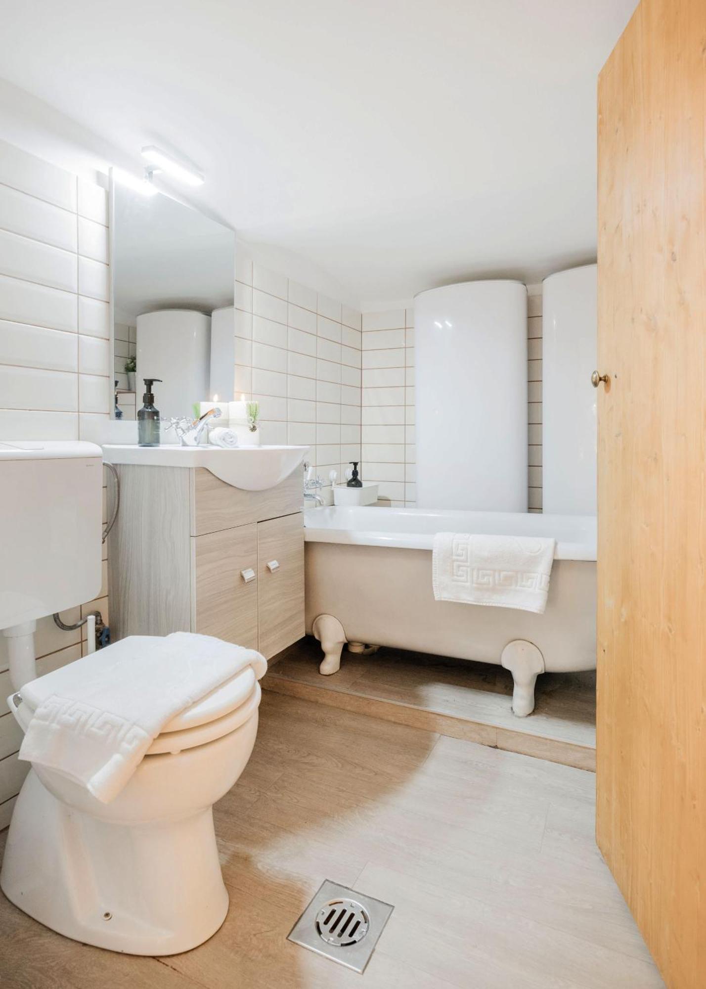 Wellness Wonderland: Garden, Sauna, Jacuzzi In Cbd Budapest Kültér fotó