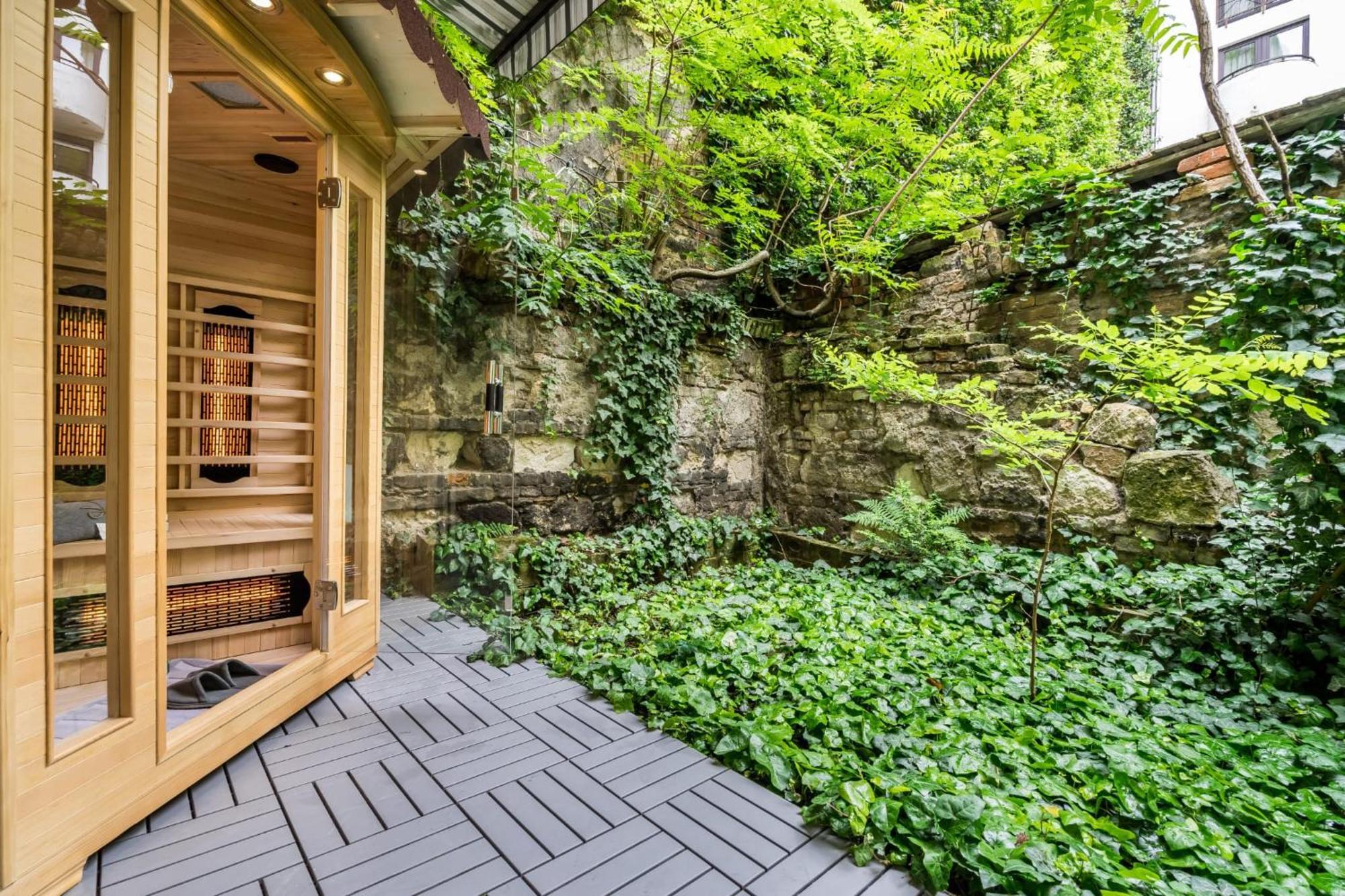 Wellness Wonderland: Garden, Sauna, Jacuzzi In Cbd Budapest Kültér fotó