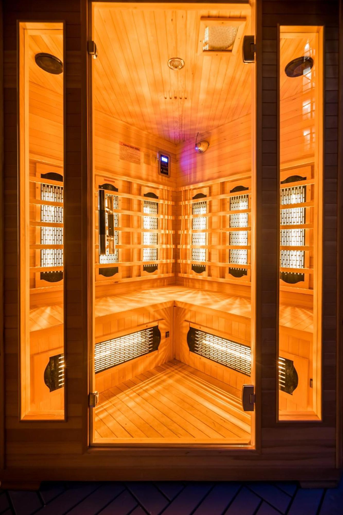 Wellness Wonderland: Garden, Sauna, Jacuzzi In Cbd Budapest Kültér fotó