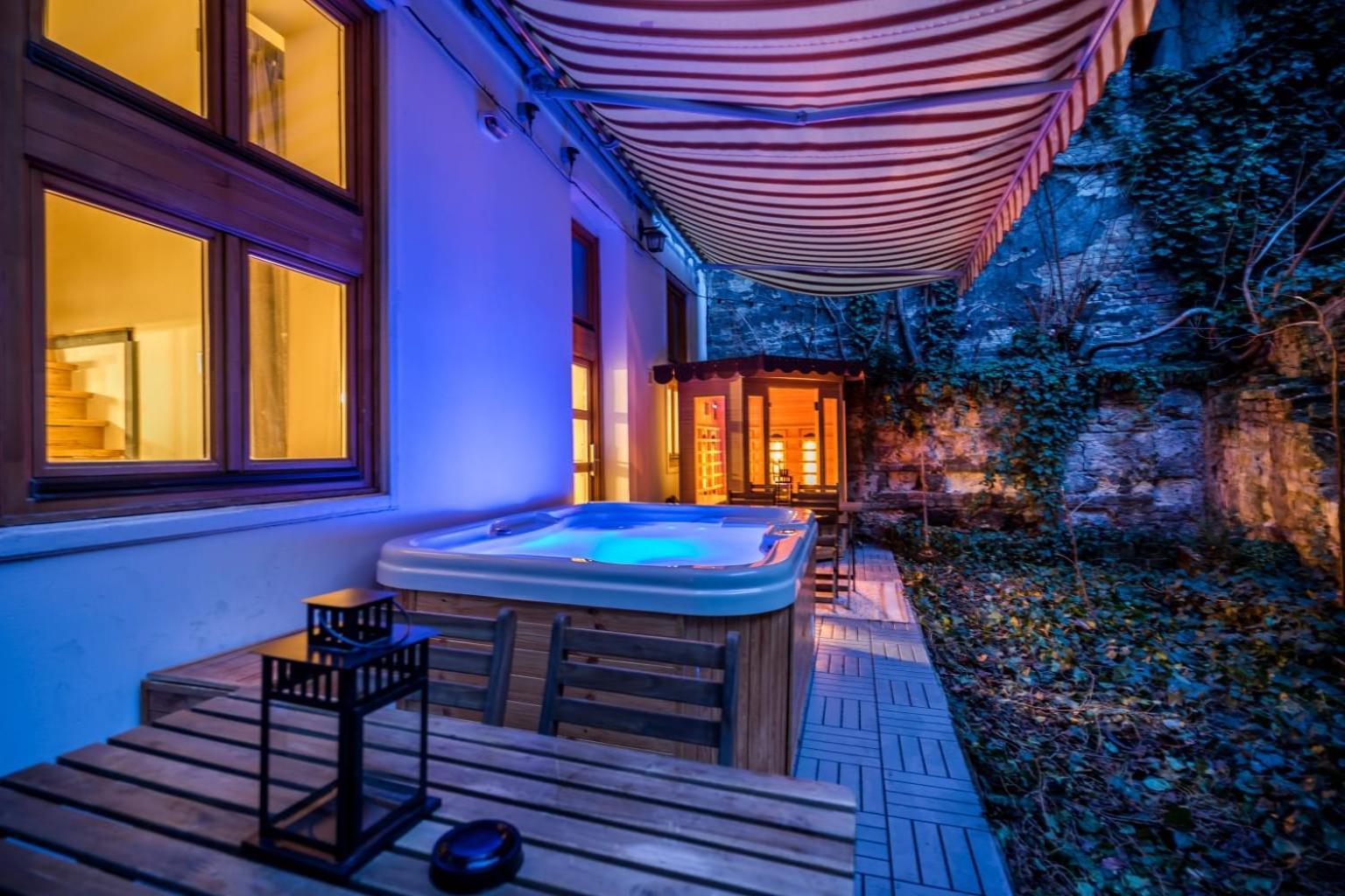 Wellness Wonderland: Garden, Sauna, Jacuzzi In Cbd Budapest Kültér fotó