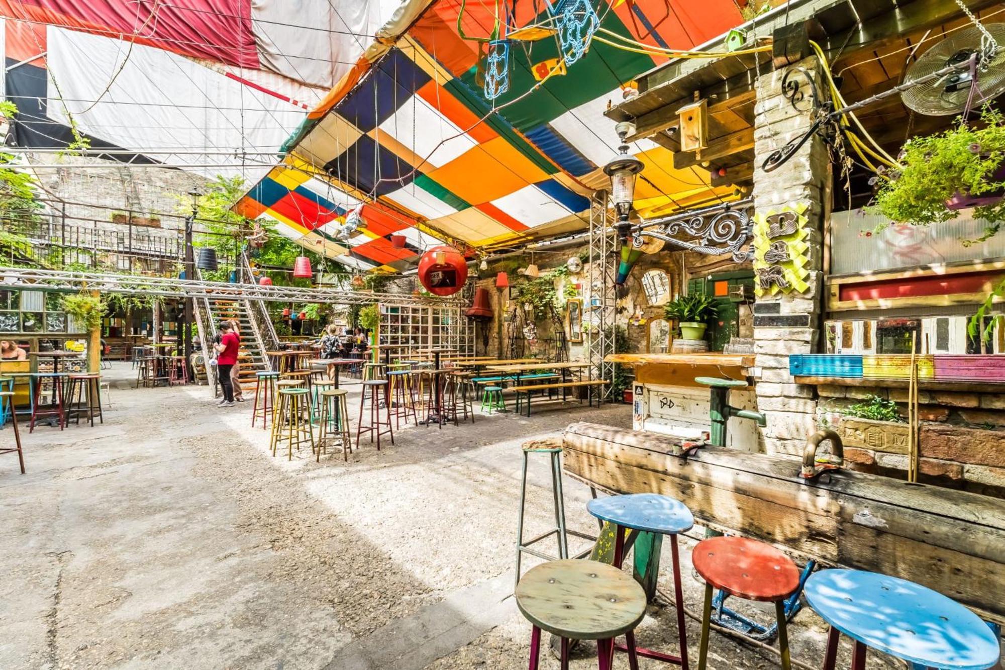 Wellness Wonderland: Garden, Sauna, Jacuzzi In Cbd Budapest Kültér fotó