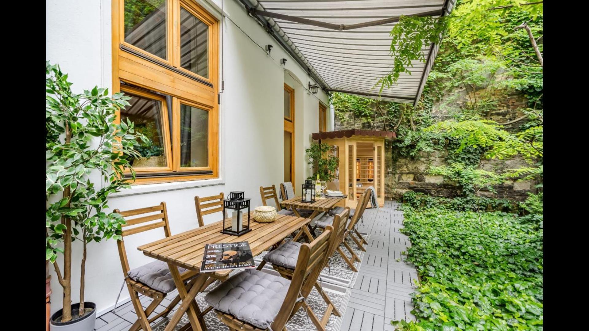 Wellness Wonderland: Garden, Sauna, Jacuzzi In Cbd Budapest Kültér fotó