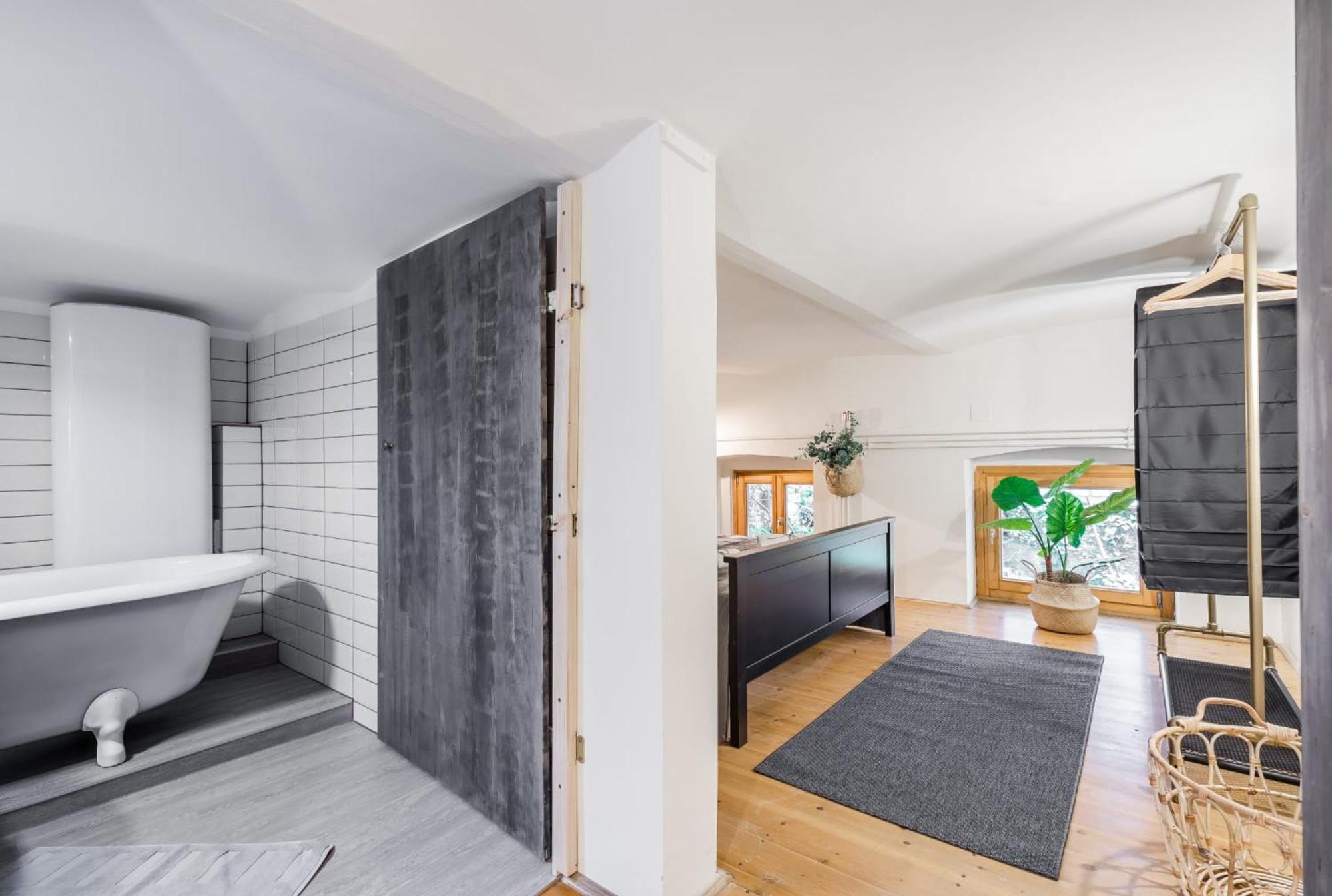 Wellness Wonderland: Garden, Sauna, Jacuzzi In Cbd Budapest Kültér fotó