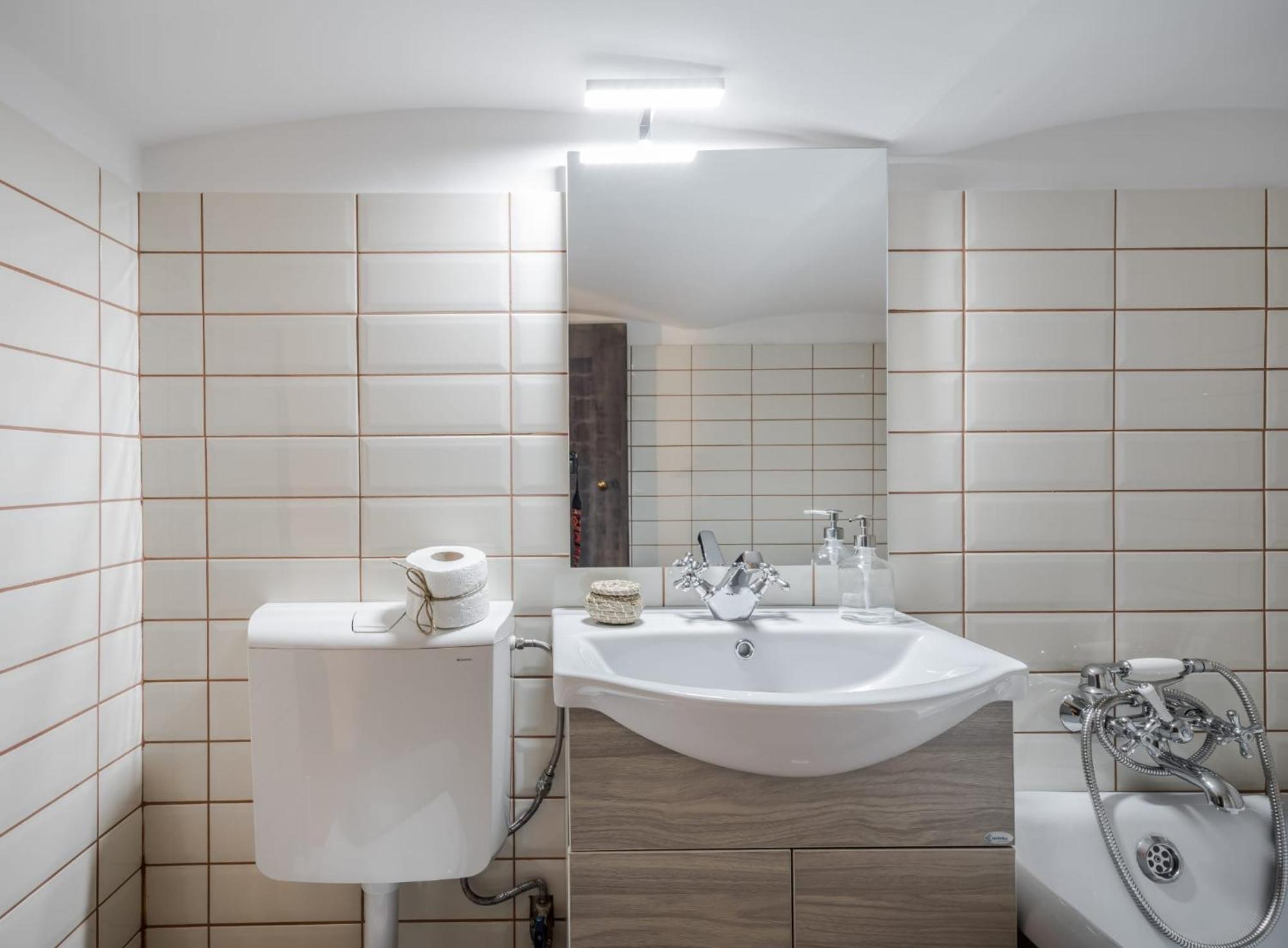 Wellness Wonderland: Garden, Sauna, Jacuzzi In Cbd Budapest Kültér fotó
