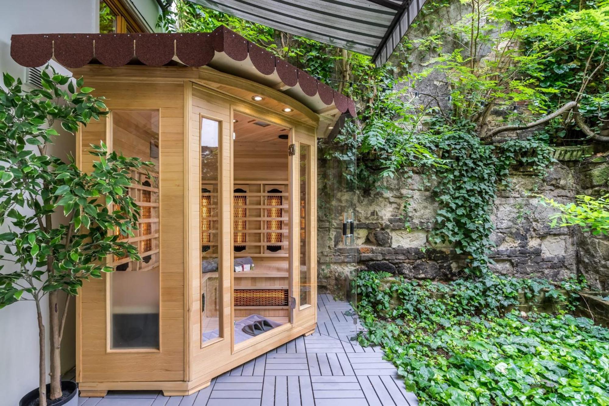 Wellness Wonderland: Garden, Sauna, Jacuzzi In Cbd Budapest Kültér fotó